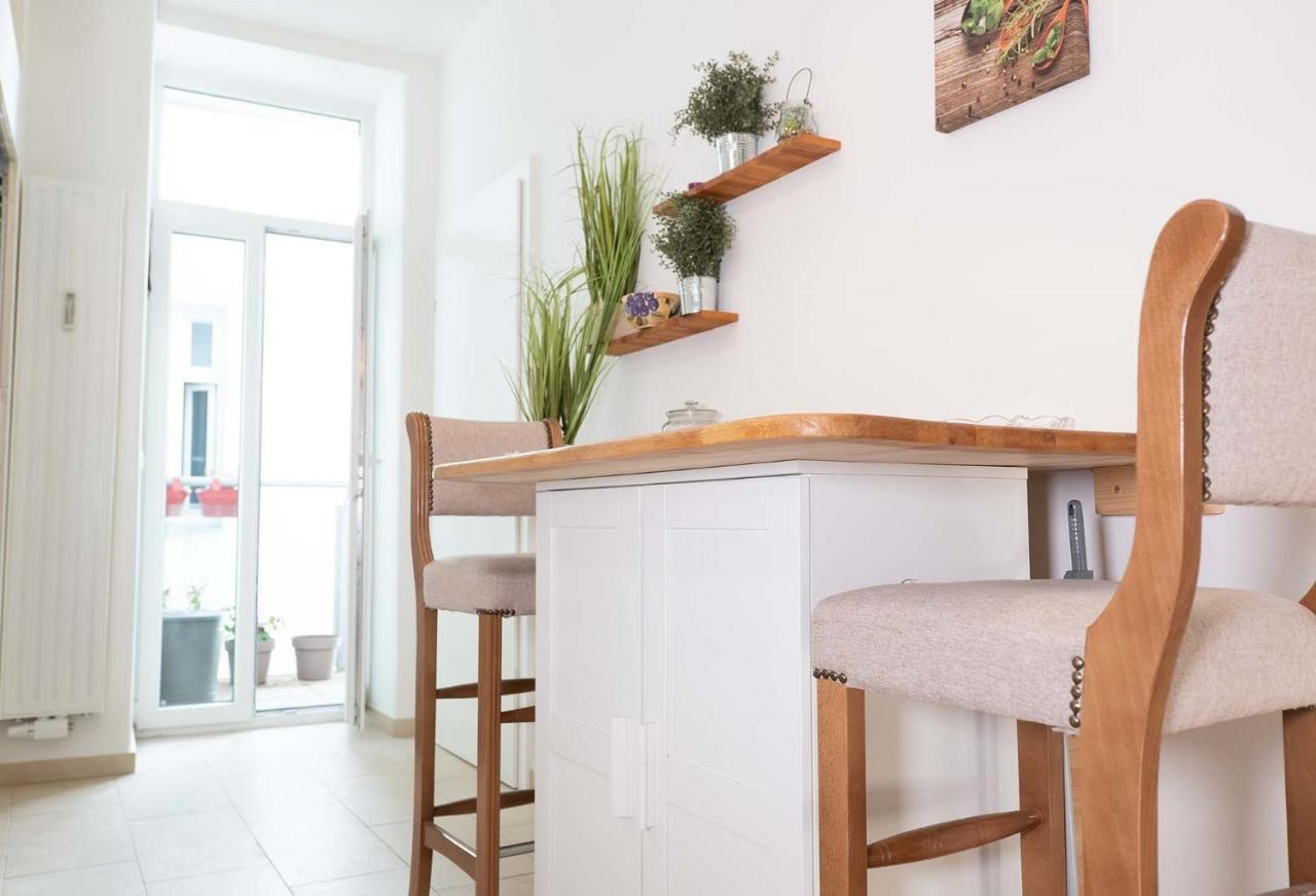 2 Rooms & Balcony - Top Location! Вена Экстерьер фото